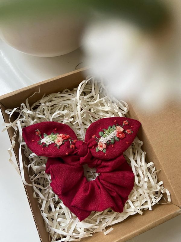 embroidered-scruchine (1) embroidered-scruchine (1)
