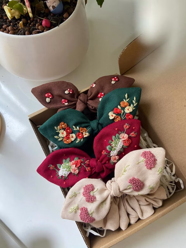 embroidered-scruchine (3) embroidered-scruchine (3)